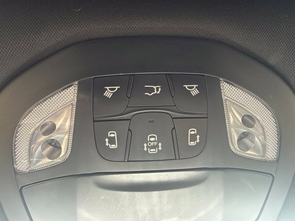 Used 2025 Chrysler Pacifica Limited FWD image 56