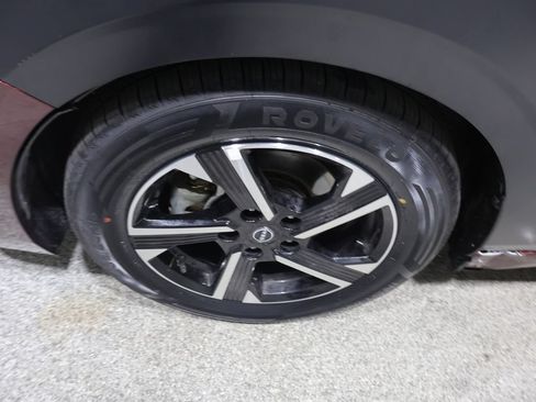 Used 2024 Nissan Sentra SV FWD image 9