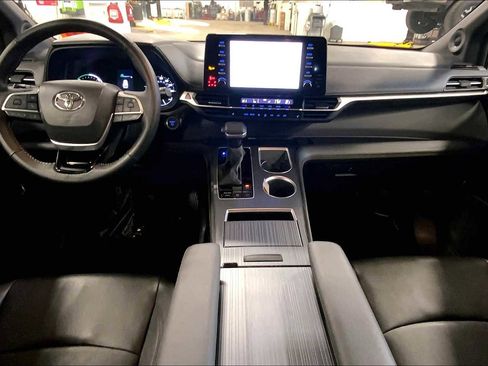 Used 2023 Toyota Sienna XLE Woodland Edition image 15