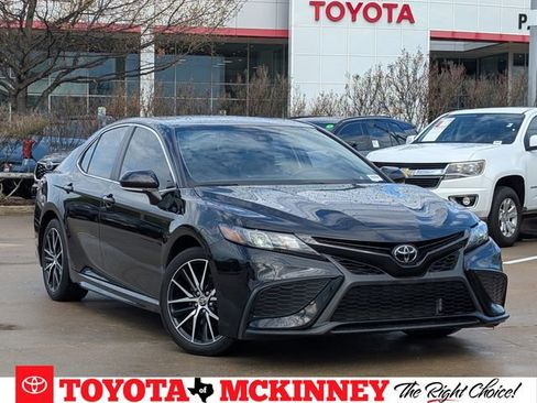 Used 2024 Toyota Camry SE image 1