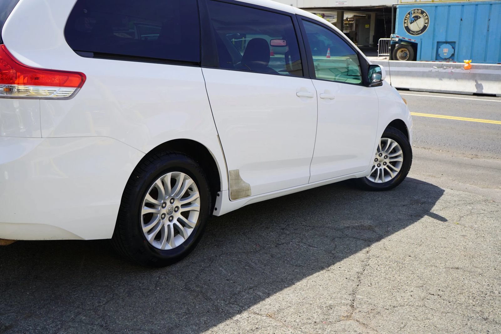 Used 2012 Toyota Sienna XLE FWD image 6