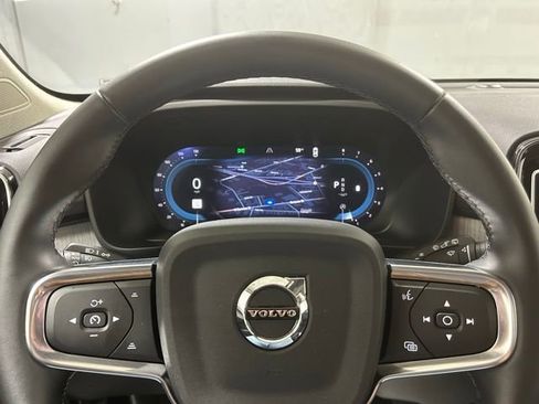 Used 2025 Volvo XC40 B5 Core image 14