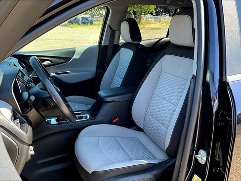 Used 2021 Chevrolet Equinox LT w/ Driver Convenience Package image 8