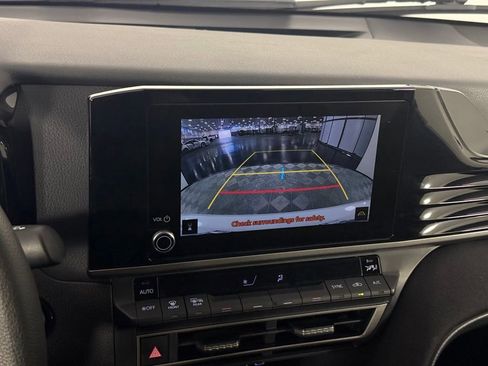 Used 2025 Toyota Camry LE image 19