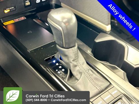 Used 2025 Toyota Camry SE image 10