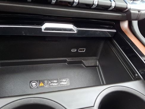 Used 2026 GMC Yukon XL Denali w/ Advanced Technology Package image 26