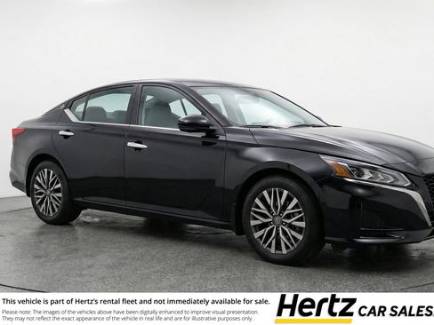 Used 2025 Nissan Altima 2.5 SV FWD image 1