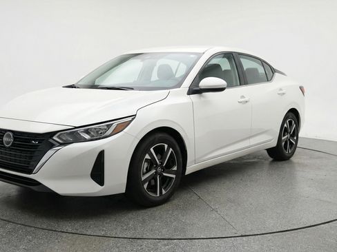 Used 2025 Nissan Sentra SV image 3