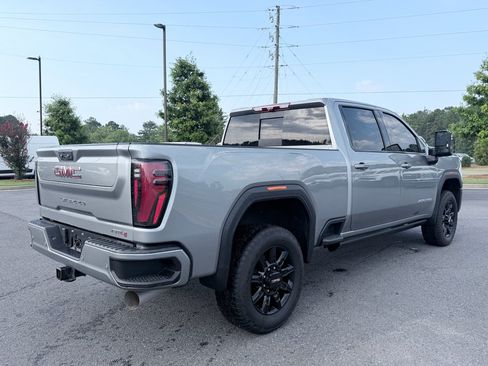 Used 2024 GMC Sierra 2500 AT4 w/ Technology Package AWD/4WD image 6