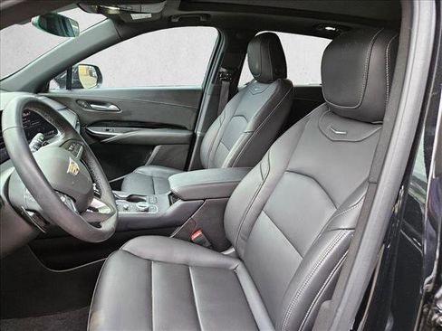 Used 2024 Cadillac XT4 Luxury w/ Cold Weather Package image 17