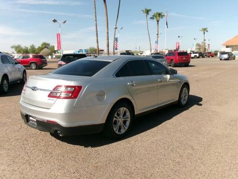 Used 2015 Ford Taurus SE image 8