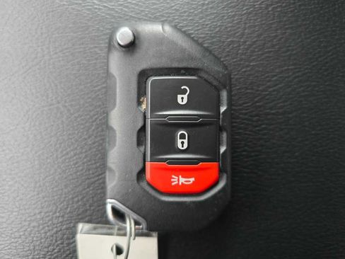 Used 2023 Jeep Gladiator Overland image 22