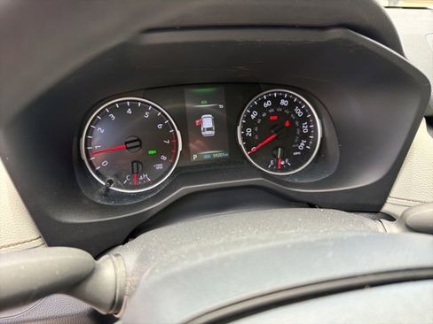 Used 2022 Toyota RAV4 XLE w/ Convenience Package FWD image 10
