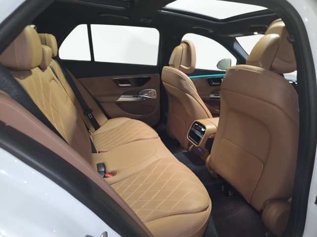 Used 2024 Mercedes-Benz E 450 4MATIC All-Terrain Wagon image 11