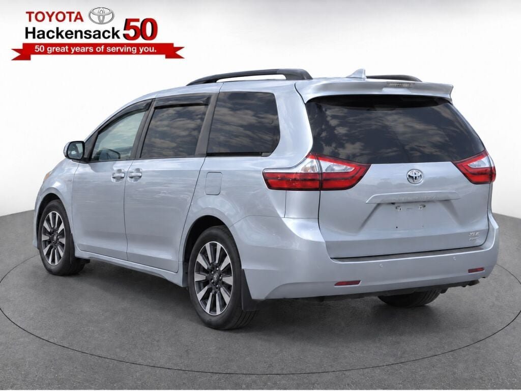 Used 2019 Toyota Sienna XLE w/ XLE Navigation Package AWD/4WD image 3