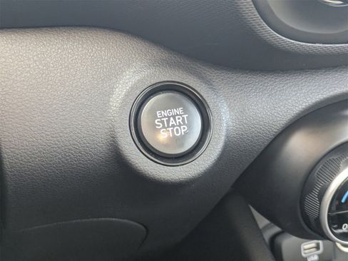 Certified 2024 Hyundai Venue SEL image 39