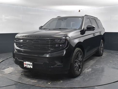 Used 2025 Ford Expedition Platinum w/ Stealth Performance Package image 4