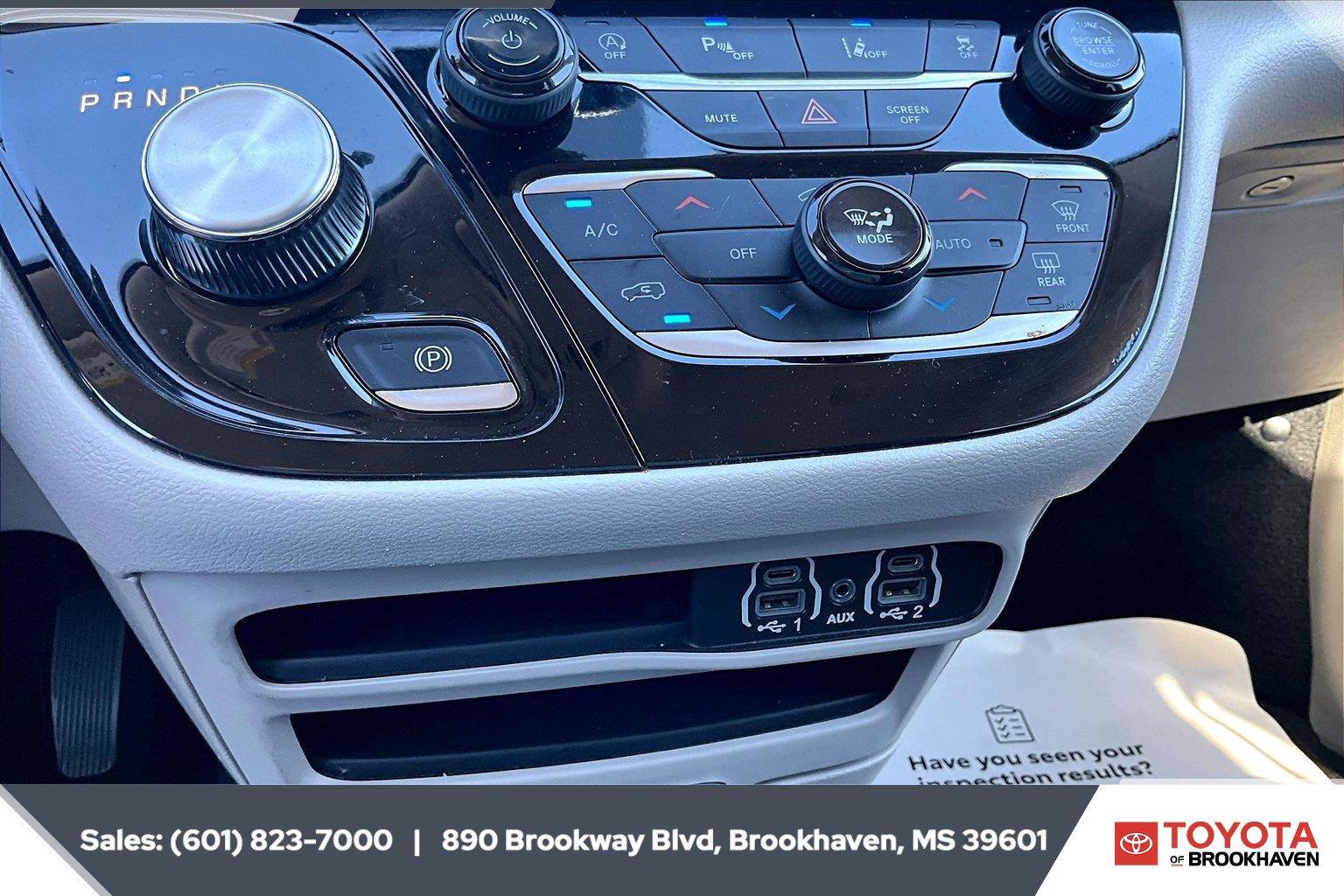 Used 2024 Chrysler Pacifica Touring-L FWD image 23