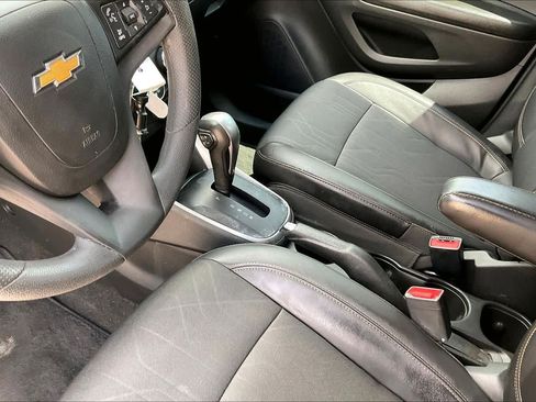 Used 2022 Chevrolet Trax LT AWD/4WD image 16