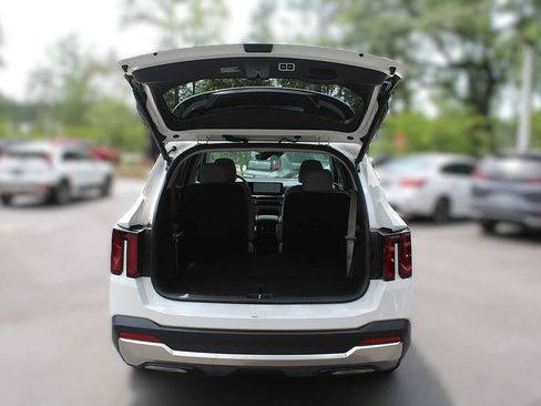 New 2025 Kia Sorento EX image 9
