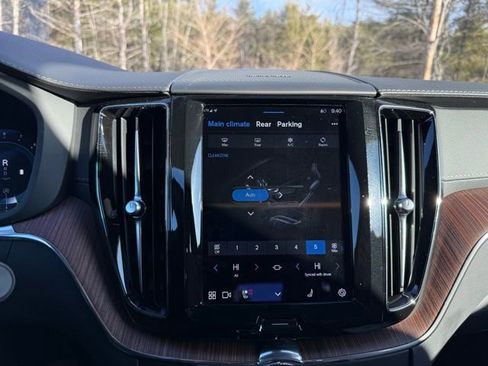 Certified 2023 Volvo XC60 B5 Ultimate w/ Climate Package image 28