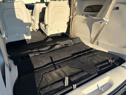 Used 2021 Chrysler Pacifica Touring-L FWD image 24