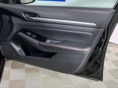 Used 2025 Nissan Altima 2.5 SR image 19