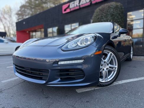 Used 2015 Porsche Panamera image 2