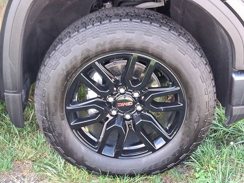 Used 2024 GMC Sierra 1500 Elevation image 8