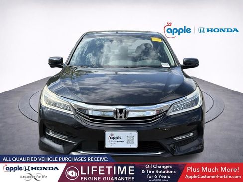 Used 2017 Honda Accord Touring image 2