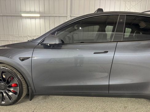 Used 2023 Tesla Model Y Performance image 15