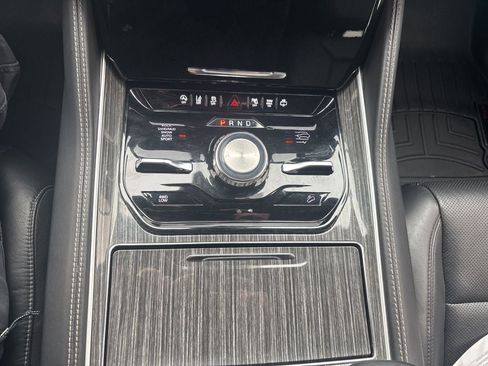 Used 2022 Jeep Wagoneer Series III w/ Flexible Seating Group image 20