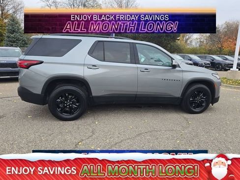 Used 2023 Chevrolet Traverse LT image 7