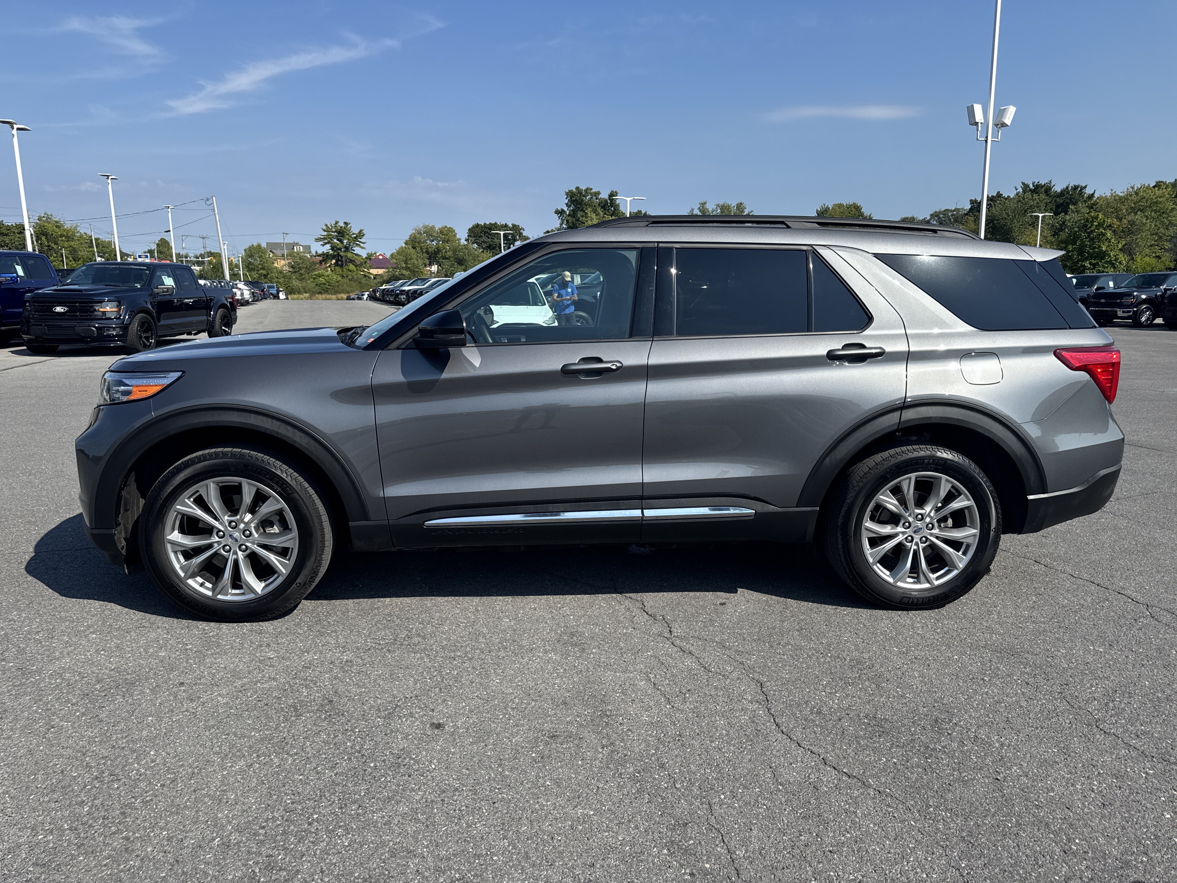 Used 2024 Ford Explorer XLT w/ Equipment Group 202A AWD/4WD image 7