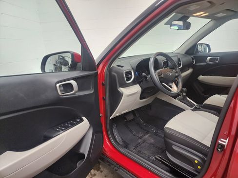 Used 2022 Hyundai Venue SEL w/ Cargo Package FWD image 11