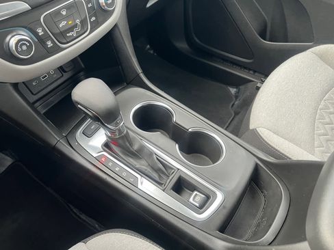 Used 2022 Chevrolet Equinox LS image 16