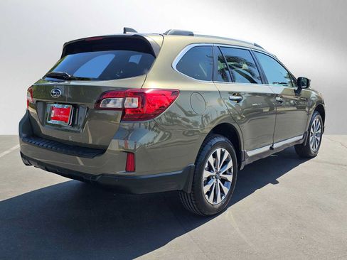 Used 2017 Subaru Outback 2.5i Touring w/ Popular Package #5A AWD/4WD image 3