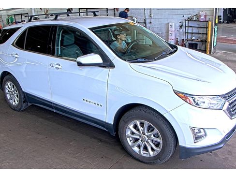 Used 2018 Chevrolet Equinox LT FWD image 3