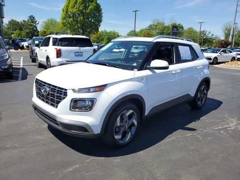 Certified 2022 Hyundai Venue SEL FWD image 2
