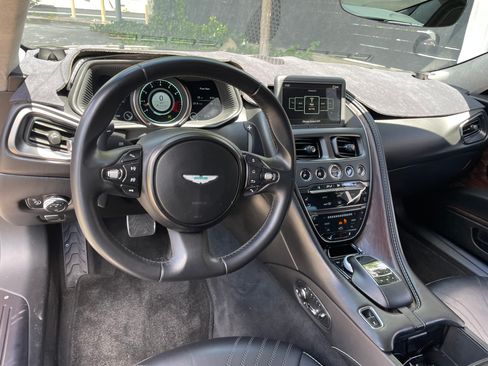 Used 2017 Aston Martin DB11 V12 RWD image 14