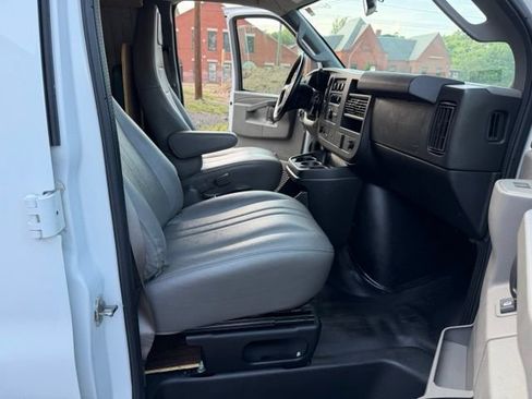 Used 2021 Chevrolet Express 2500 w/ Driver Convenience Package RWD image 12