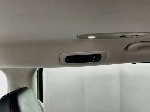 Certified 2024 Chrysler Pacifica Touring-L FWD image 35