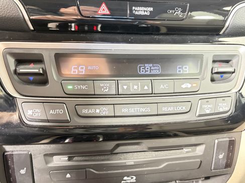 Used 2020 Honda Pilot Touring image 27