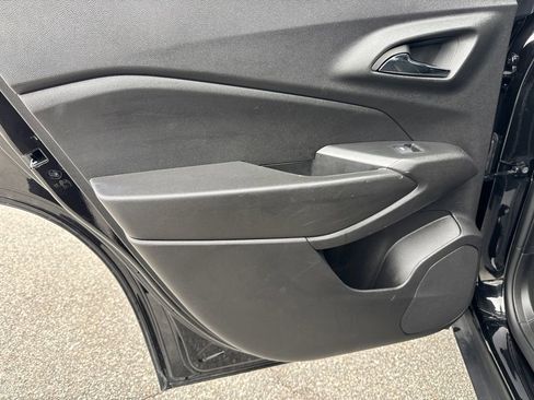 Certified 2025 Chevrolet Trax LT w/ LT Convenience Package image 21