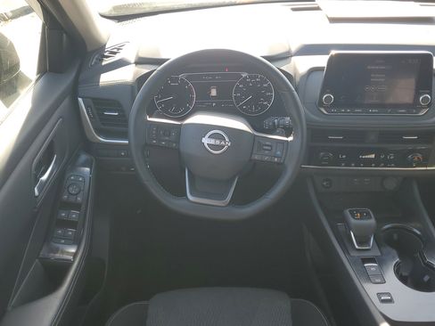 Certified 2025 Nissan Rogue SV image 15