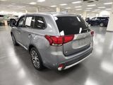 Used 2017 Mitsubishi Outlander SE image 5