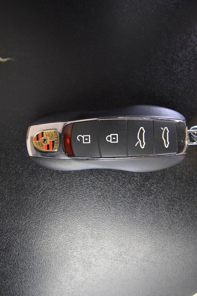 Certified 2025 Porsche 718 Cayman RWD image 40