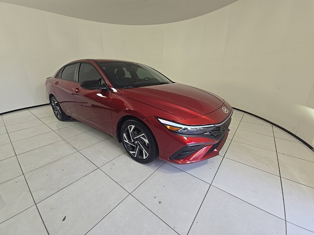 Certified 2025 Hyundai Elantra SEL FWD image 3