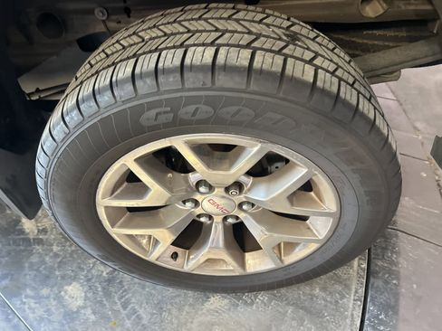 Used 2015 GMC Sierra 1500 SLT w/ SLT Crew Cab Value Package image 16