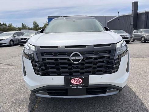 New 2026 Nissan Pathfinder Platinum w/ Cargo Package AWD/4WD image 2
